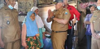 Bupati Lampung Selatan bersama Jajaran Pemerintah Daerah Bedah Rumah tak Layak Huni Milik Warga Desa Kota Guring