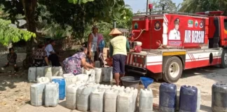 Lagi, Dinas Damkarmat Lampung Selatan Bantu Distribusi Air Bersih ke Warga
