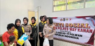 Polwan Polres Way Kanan Berikan Bantuan Pasien Anak di Puskesmas Blambangan Umpu