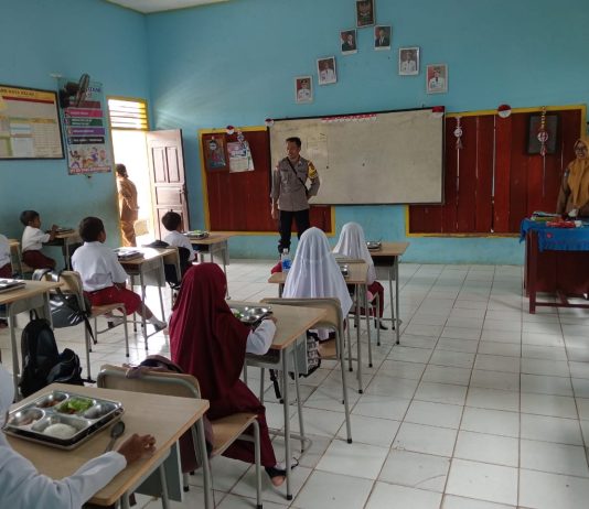 Dorong Asupan Gizi Terpenuhi Bagi Pelajar, Polsek Banjit Monitoring MBG