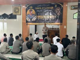 Polres Way Kanan Gelar Salat Gaib Untuk Bripka Anumerta Arya Supena