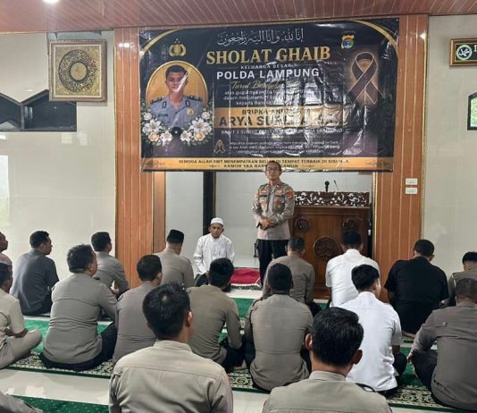 Polres Way Kanan Gelar Salat Gaib Untuk Bripka Anumerta Arya Supena