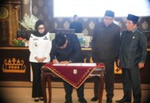 Bupati Way Kanan Hadiri Rapat Paripurna Pengesahan RAPERDA
